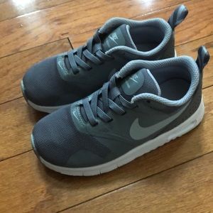 Boys Gray Nike shoes
